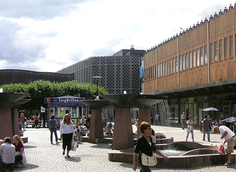 File:Farsta torg.jpg