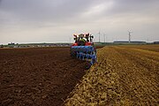 Deutsch: Feldtag der Firma Müller (Holzkirchen) im August 2016 nahe Werneck in Unterfranken. Vorführung von Bodebearbeitungs-, Aussaat und Pflanzenschutztechnik der Firma Lemken an Schleppern der Marken CaseIH und Steyr