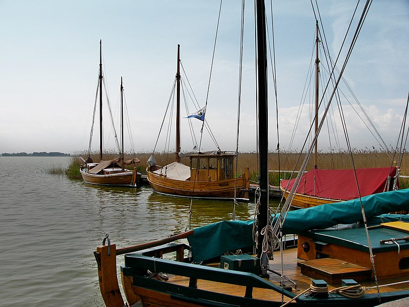 File:Fischland, Wieck am Darß03.jpg