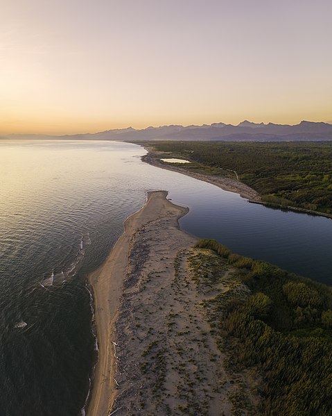 File:Fiume Serchio - Panormama aereo 2.jpg