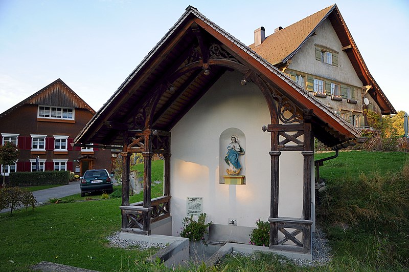 File:Frauenbrunnen in Bildstein.JPG