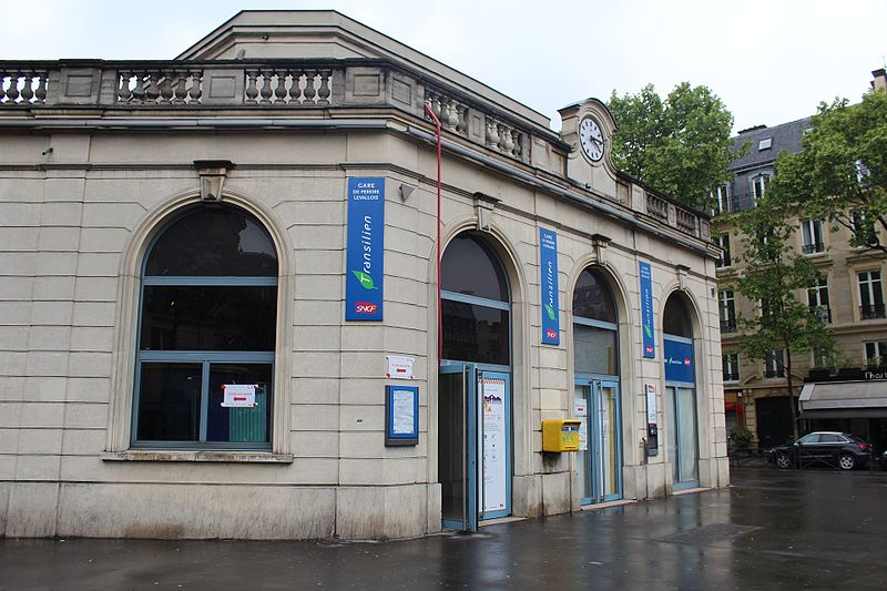 File:Gare Pereire Levallois Paris 1.jpg