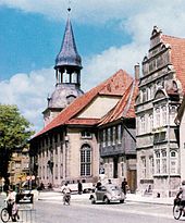 Nicolai-Kirche (links), Langer Jammer (Fachwerkhaus, Mitte), Kavaliershaus (rechts) Anfang 50er Jahre