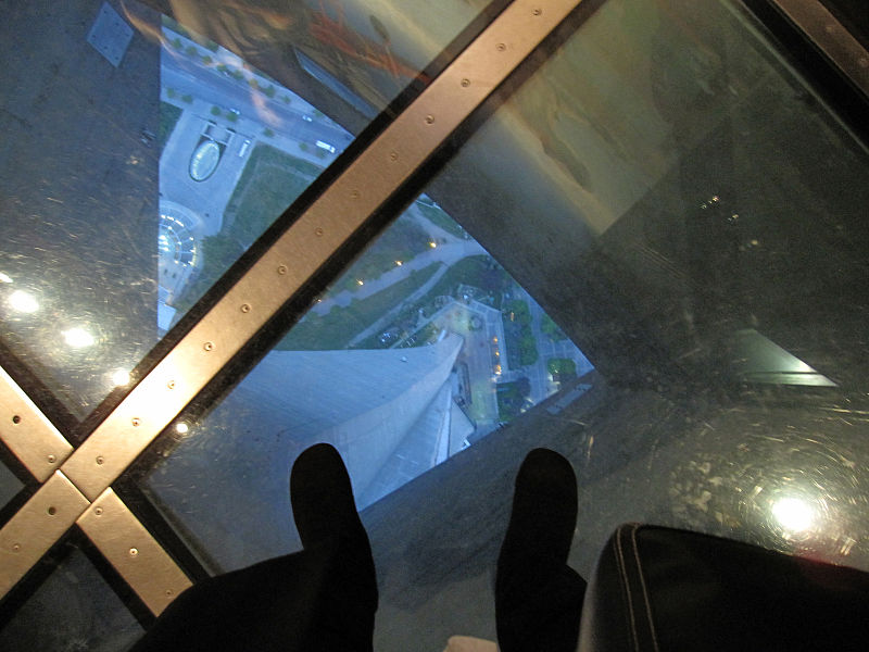 File:Glass Floor, CN Tower (6237083946).jpg