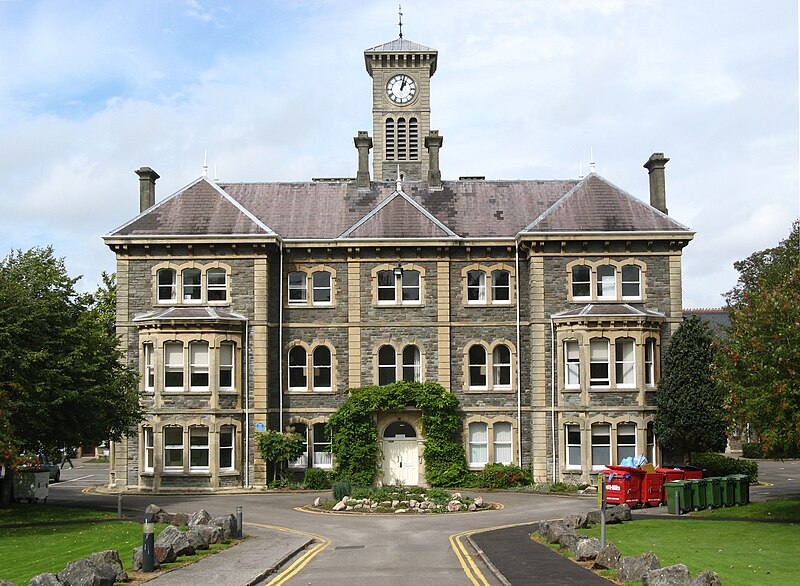 File:Glenside Hospital, main building, front.jpg