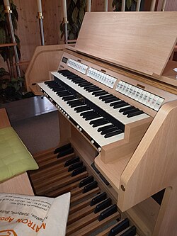 Gloggnitz Waldfriedhofer Orgel2.jpg