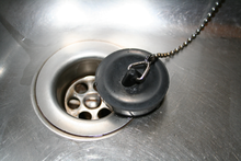 Plug for a sink Gootsteenstop.png