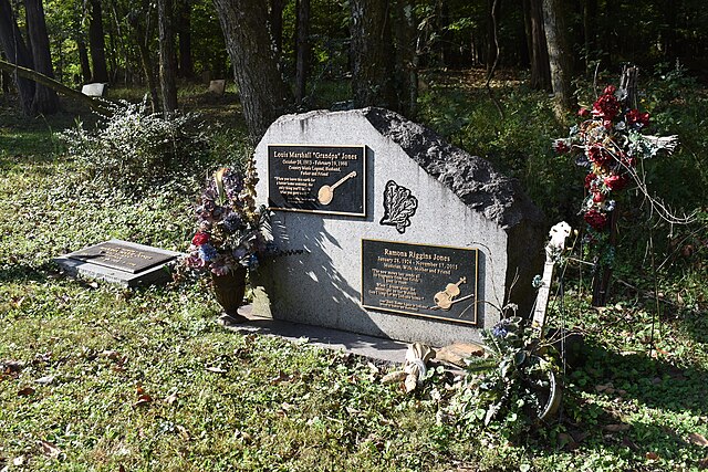 Jones's gravestone in Goodlettsville, Tennessee