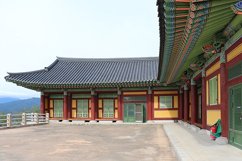 File:Gwaneumjeon Hall at Buseoksa 01.jpg