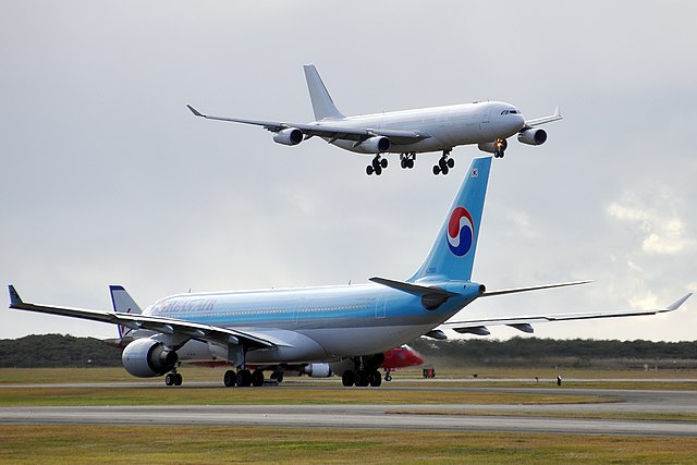 Compared to the A340 quadjet (flying), the lighter A330 (on ground) has two engines and no centre-line wheel bogie
