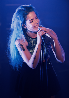 Halsey (singer) American singer, songwriter, and actress