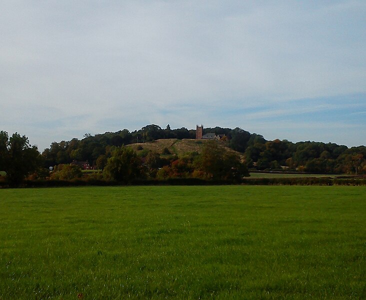 File:Hanbury, Worcs, St Mary's Church and Hill3.jpg