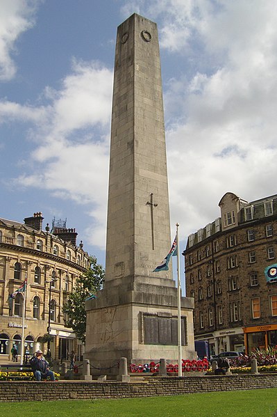 File:Harrogate cenotaph (6156671829).jpg