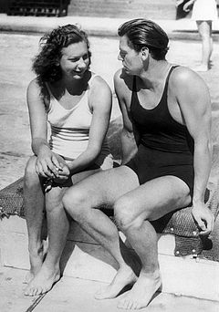 Helene Madison and Johnny Weissmuller 1932.jpg