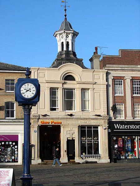 File:Hitchin Town Clock and Corn Exchange - geograph.org.uk - 620694.jpg