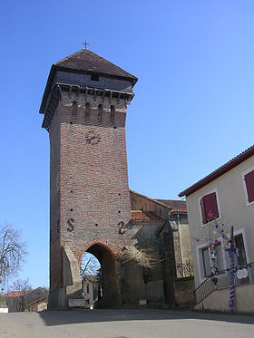 Klokketårn i kirken, gammel byport