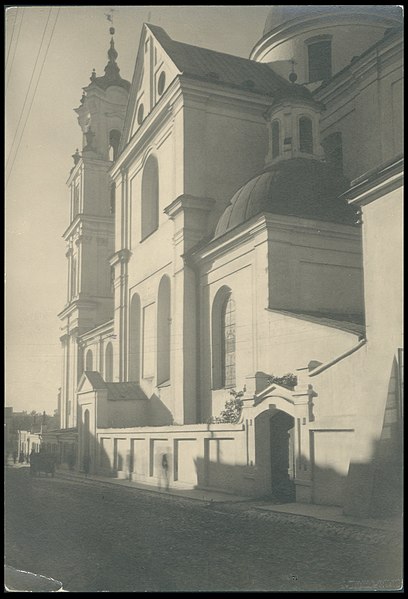 File:Horadnia, Aziorskaja-Stary Rynak, Katedra. Горадня, Азёрская-Стары Рынак, Катэдра (J. Bułhak, 1934).jpg