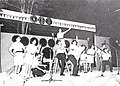 חברי הלהקה בשיר "רק בישראל" מתוך התוכנית השמינית 1968.
