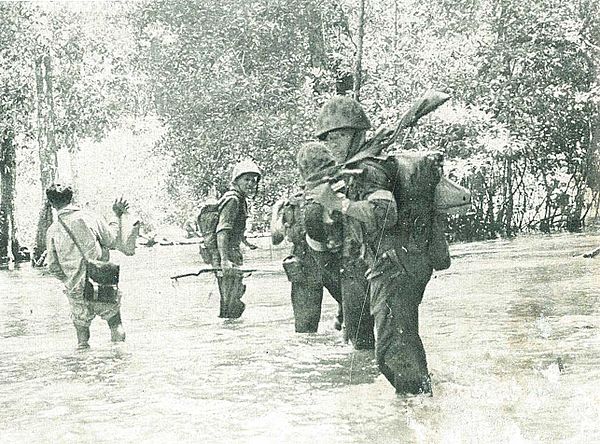 Image: Indonesian Navy Commando Corps in swamps chasing PERMESTA troops, Jalesveva Jayamahe, p 154