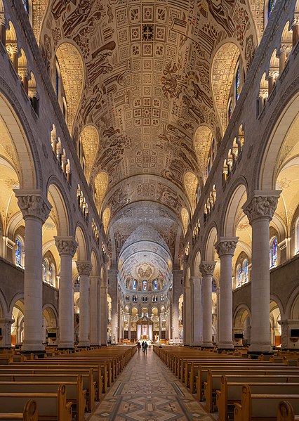 File:Intérieur de la Basilique Sainte-Anne-de-Beaupré, Quebéc, Canada.jpg