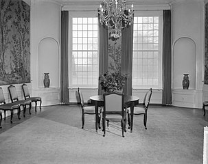 File:Interieur Slot Drakensteyn (eetkamer), Bestanddeelnr 914-9933.jpg ...