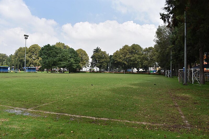 File:Jardín de esparcimiento cultural en Legorreta.jpg