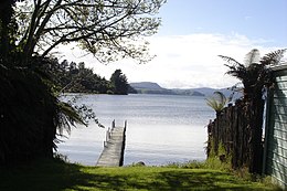 Jetée sur le lac Rotoiti (recadrée) .jpg