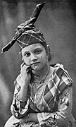 Portrait d'une jeune Guadeloupéenne. Photographie primée à l'Exposition Coloniale de Marseille. Gilbert de Chambertrand, 1922.
