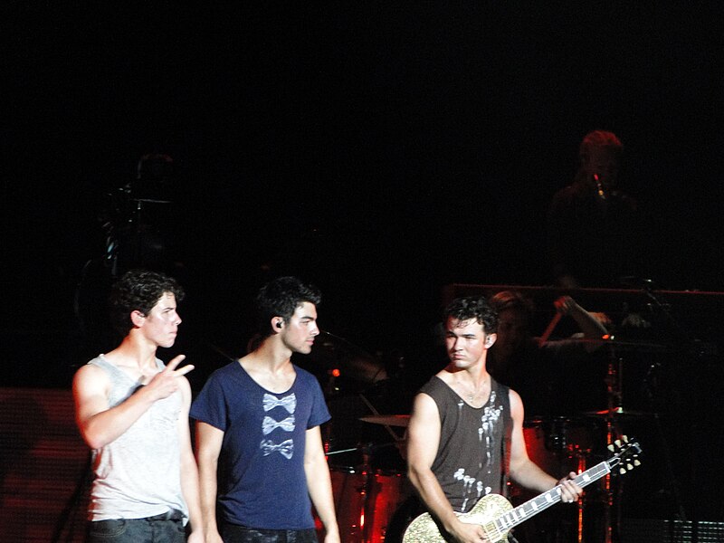File:Jonas Brothers August 2010.jpg