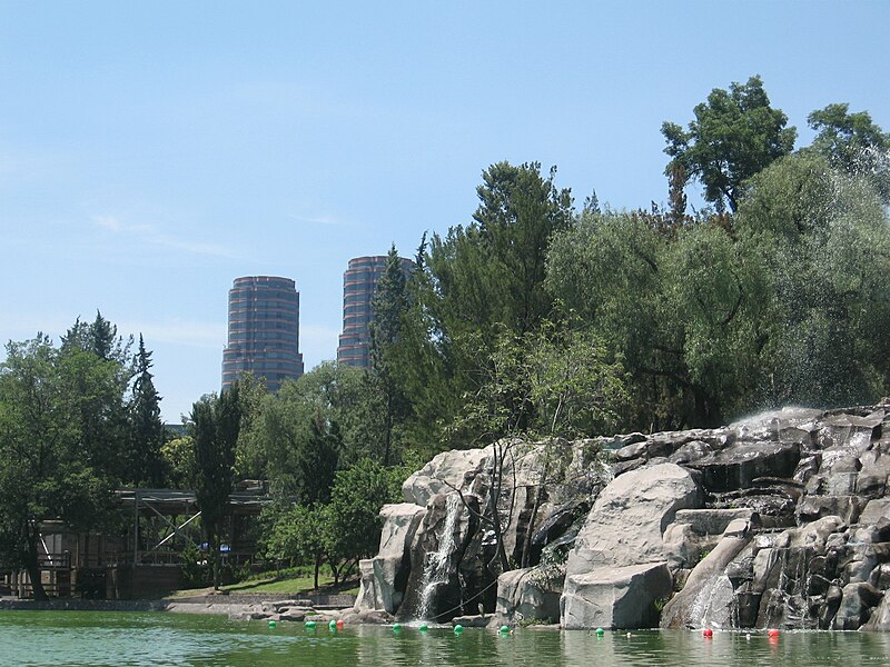 File:June 2007 Chapultepec 3.jpg