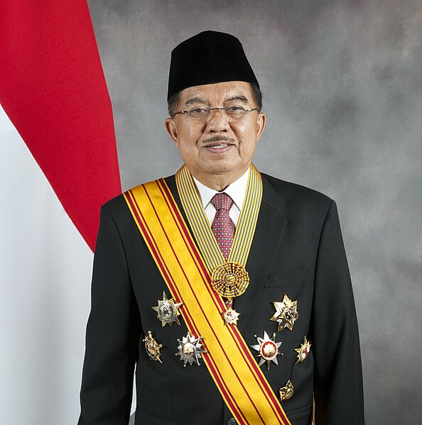 Jusuf Kalla with vice presidential decorations (2014)