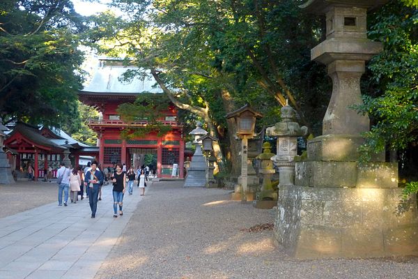 Romon gate and stone lanterns, 2015