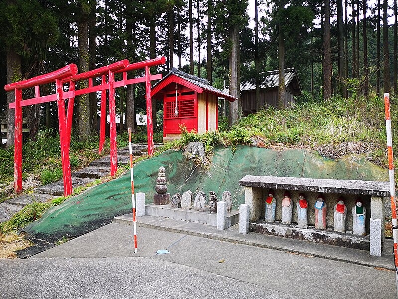 File:Kikube-Jinjya(Yosano)地蔵堂と猿田彦神社.jpg