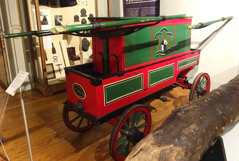 File:Kilmaurs Fire Brigade fire engine, Dick Institute, Kilmarnock.jpg