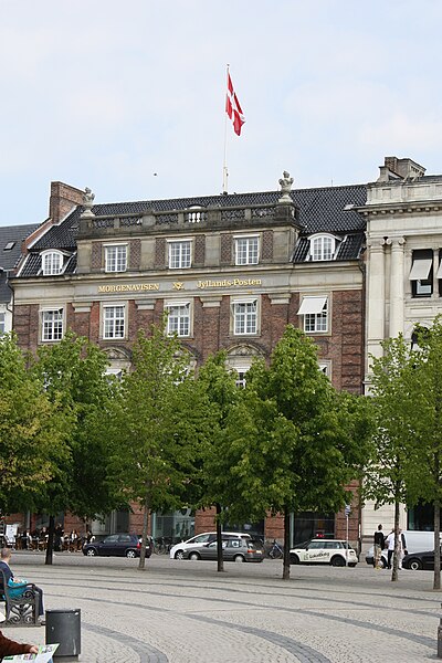 File:Kongens Nytorv 8, Kopenhagen Mai 2009.jpg