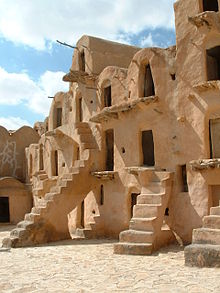 Photo du lieu de tournage, à Ksar Ouled Soltane, Tunisie, des décors du quartier des esclaves de Mos Esley.