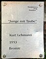 Kurt Lehmann: Junge mit Taube, 1953, Bronze, Tafel am Standort: Staufen im Breisgau