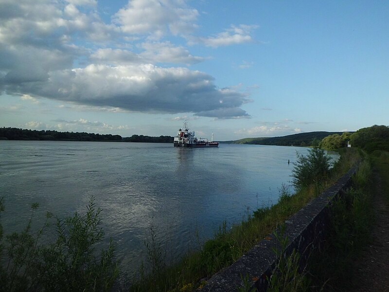 File:La Seine à Vieux-Port (Eure).JPG