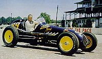 Lee Wallard nach seinem Sieg beim Indianapolis 500 1951