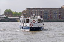 The ferry approaching Doubletree Docklands Nelson Dock Pier London MMB >>0U2 River Thames and "Twin Star".jpg