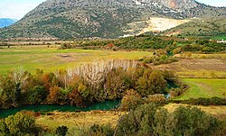 Loúros-joki antiikin Bukhetionista nähtynä.