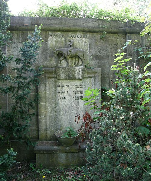 File:Luisenfriedhof III - Grab Meyer Haukohl.jpg