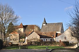 Luzeret (Indre) - Eglise et château.JPG