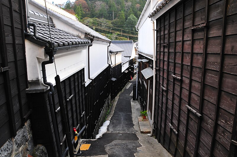 File:Manrin Kouji Alley in Asuke toyota aichi japan.jpg