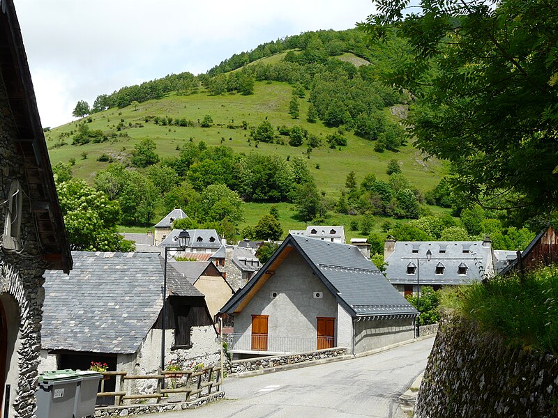 File:Mayrègne village.JPG
