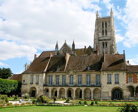 The episcopal palace (bishop's palace). Behind the palace can be seen the Meaux Cathedral