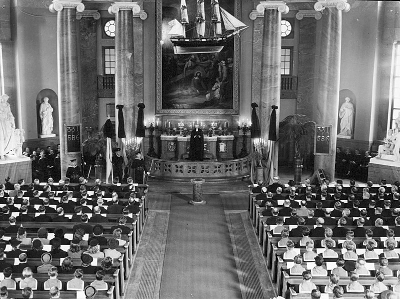 File:Memorial-service-for-the-Ulven-submarine-crew-in-Skeppsholmskyrkan-142352993149.jpg