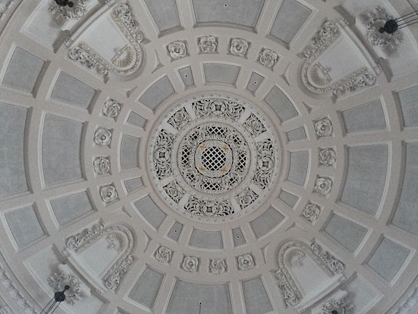 Looking up into the dome