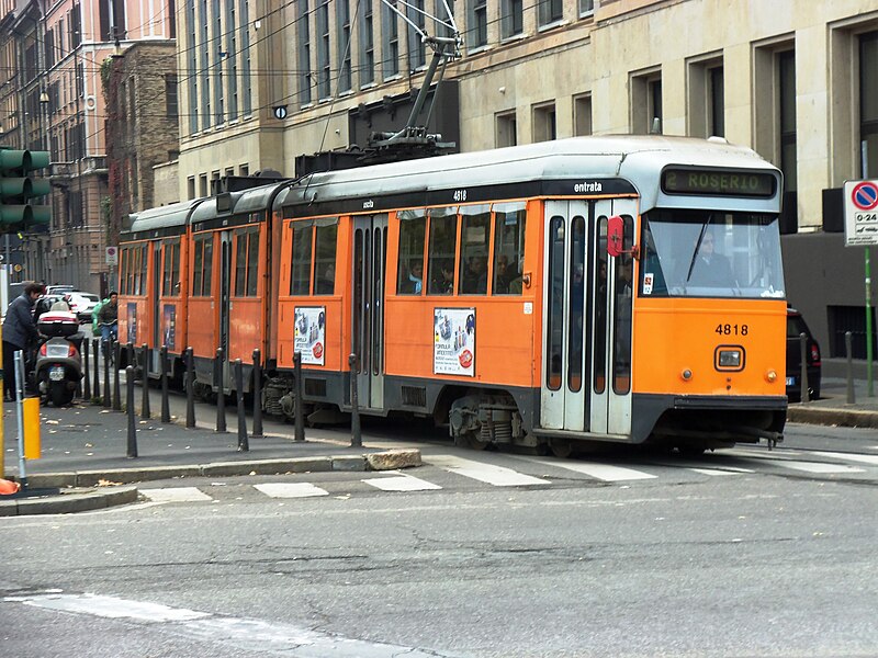 File:Milano tram 4800 via Ceresio.jpg