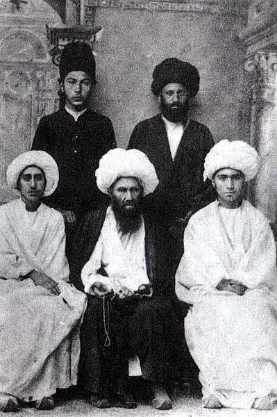 File:Mohammad Javad Hosseinabadi with his sons.jpg